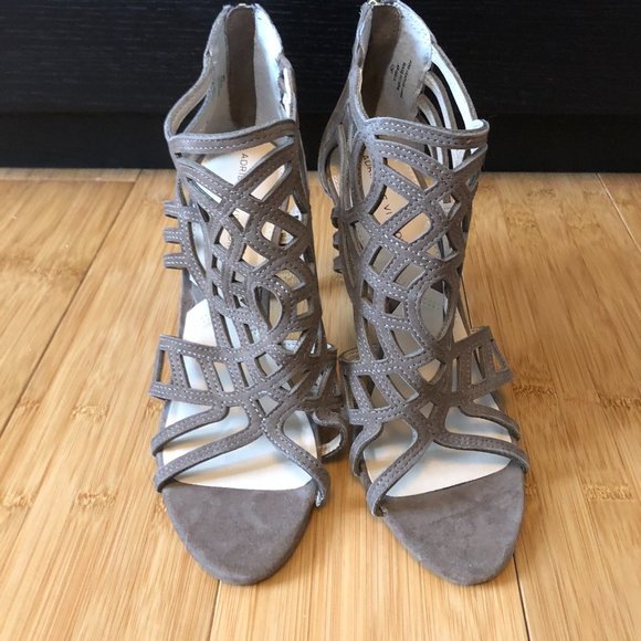 NEW Adrienne Vittadini Taupe Suede Sandal 8 - Picture 2 of 3